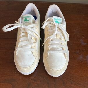 Reebok sneakers size 8